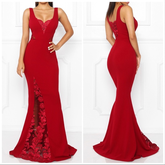 De Ensueño Lace Burgundy Maxi Dress - Picture 2 of 5